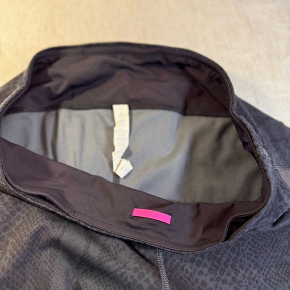 Lululemon Light Speed Tight Full-On Luxtreme Size 10 Black Snake Reflective - Picture 2 of 12